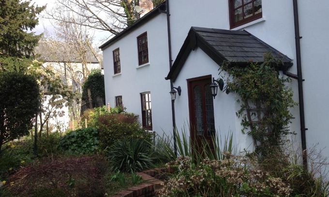 St. Fagans Cama Y Desayuno | The Laurels Bed and Breakfast