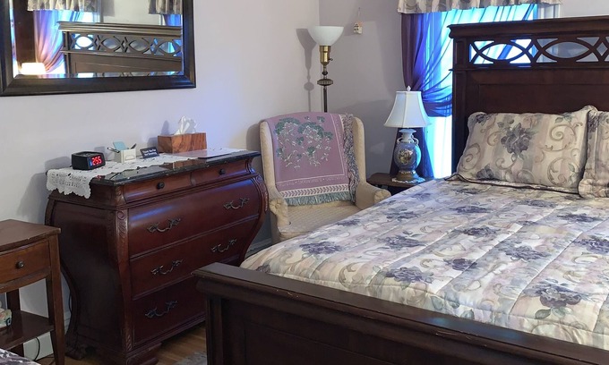 Brockport Cama Y Desayuno | The Lavender room at The Victorian