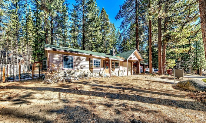 Montgomery Estates Cabaña | The Lazy Bear's Den-guests love the backyard, family room and location!