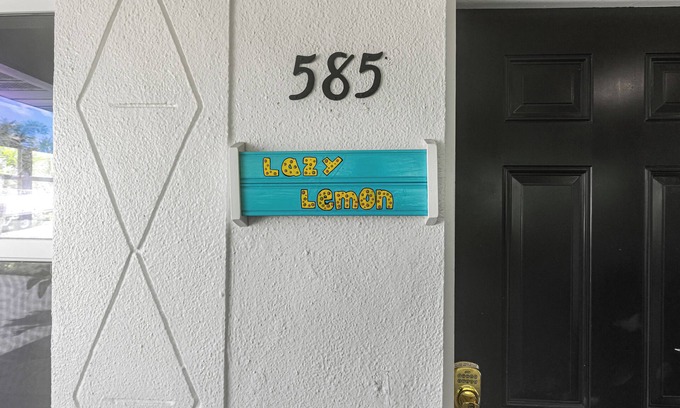 Bay Esplanade Cabaña | The Lazy Lemon Cottage Steps From the Beach, Frenchys and Palm Pavilion.