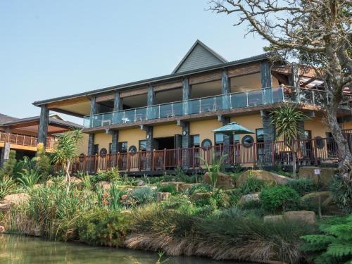 Ezembeni Cama Y Desayuno | The Lazy Moose Restaurant and Lodge