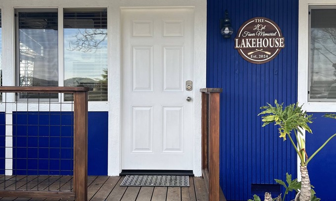 Windflower Point Cabina | The LCpl Faver lake house sleeps 8 with a private beach and boat ramp