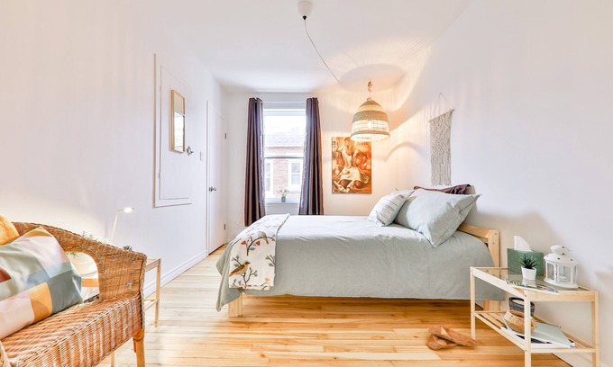 St. Jerome Apartamento | The left door. 2 bedroom apartment in downtown St-Jérome.