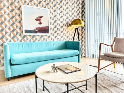 East Village Apartamento | The Leo - One Bedroom Apartment W Private Balcony