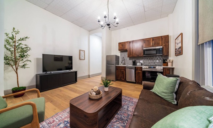 Sedalia Apartamento | The Library - Luxury 2-Bedroom Apartment in Downtown Sedalia
