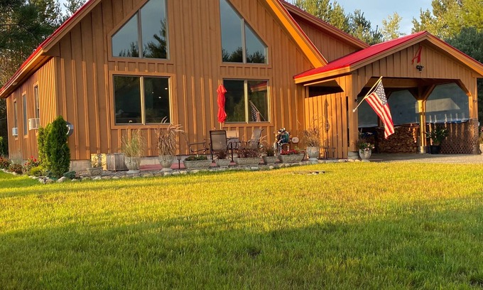 Twin Mountain Casa | The light is gorgeous here! Newly Constructed Home On the Ammonoosuc River!