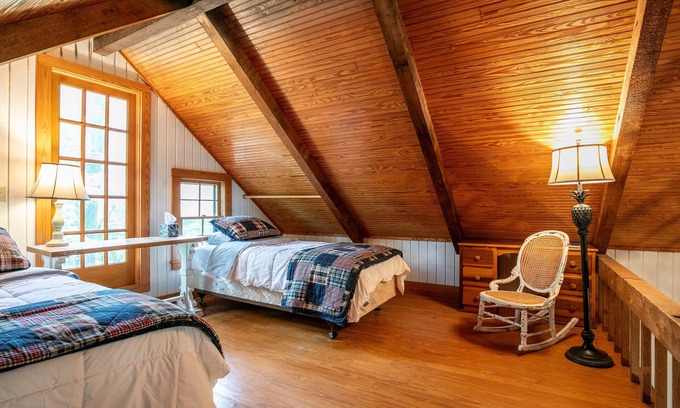 Rolling Wood Casa | The Lil' Sipp, 2BR Cabin by Velvet Ditch Villas