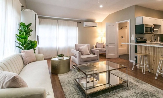Sylvan Beach Apartamento | Sylvans Hidden Gem "The Lilly Pad" w/ Murphy Bed! Internal name: Lilly - Studio sleeps 4