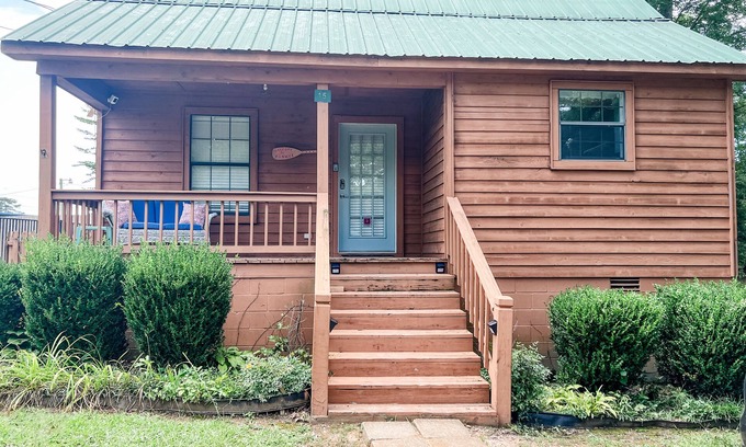 Counce Cabina | The Lilly Pad Getaway in the middle of Pickwick. 5 mins from Pickwick state park