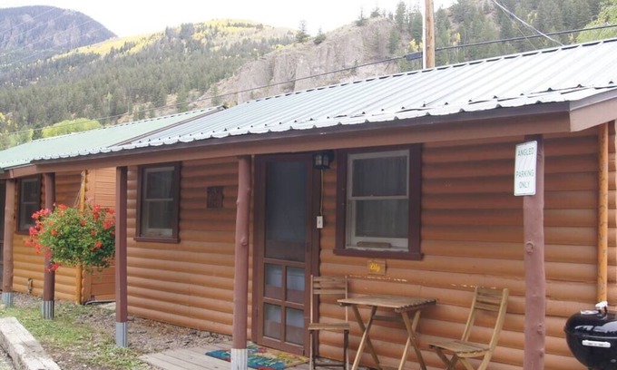 Lake City Cabina | The Lily Cabin with Mountain Views