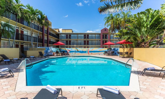 Lake Ridge Hotel | The Link Hotel on Sunrise