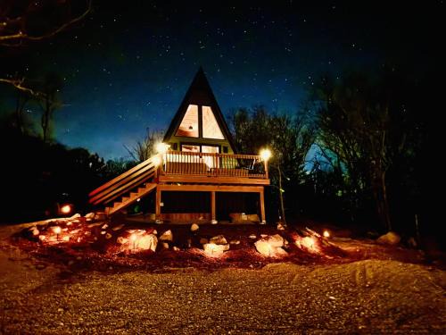 Ironton Casa | The Linkin, a cozy mountain cabin with King Bed