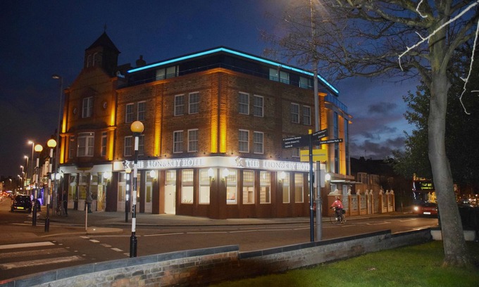 Leyton Hotel | The Lion & Key Hotel
