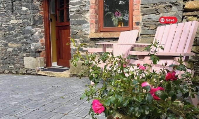 County Cavan Cabaña | The Little Gem Stone Cottage Romantic Lakeside Retreat: Hot Tub, Sauna & Kayaks