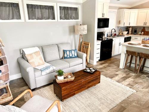 Pottsboro Casa | The Little Getaway-Sleeps 4, Firepit, Pet friendly