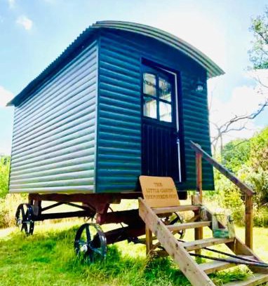 Horley Otro | The Little Green Shepherds Hut