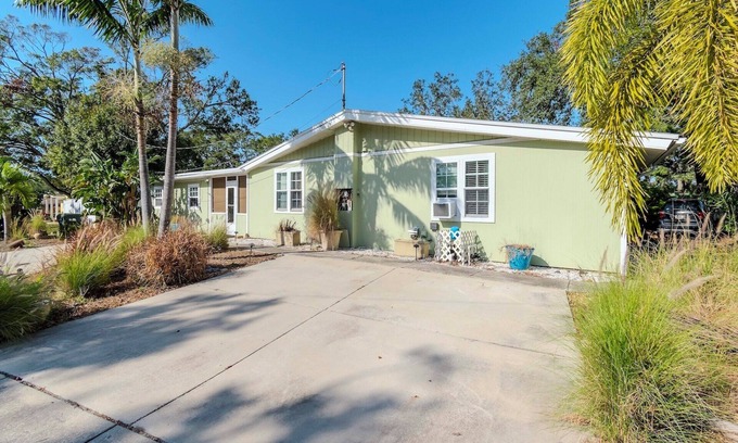 Largo Apartamento | The Little Largo Cabin - 30 Day Minimum Stay