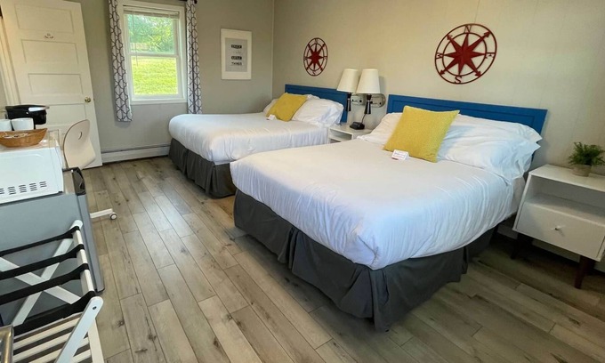 Mount Horeb Casa | THE LITTLE VILLAGE , 2 Full Beds 101