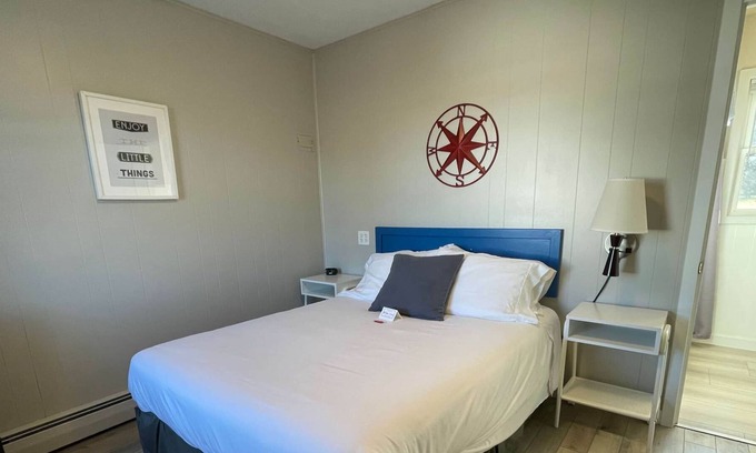 Mount Horeb Casa | THE LITTLE VILLAGE , Full Bed 108