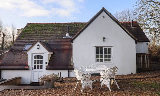 Milton-under-Wychwood Casa | THE LITTLE WHITE COTTAGE, family friendly in Milton-Under-Wychwood