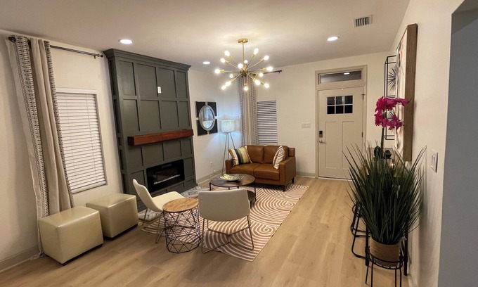 Mobile Casa | The Lively Oak - 3BD - 2BA Near DTown Mobile