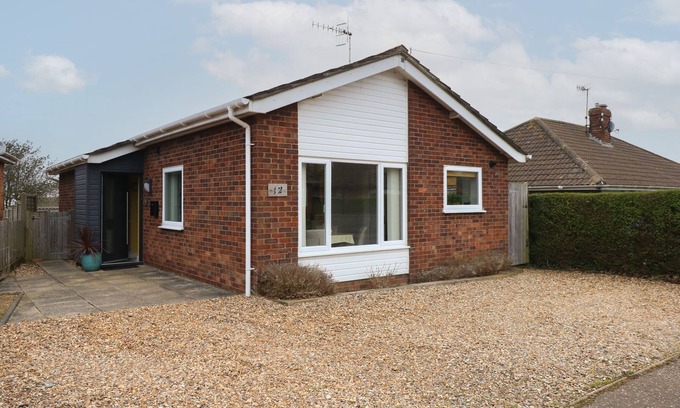 Overstrand Casa | THE LOBSTER POT, pet friendly, country holiday cottage in Overstrand