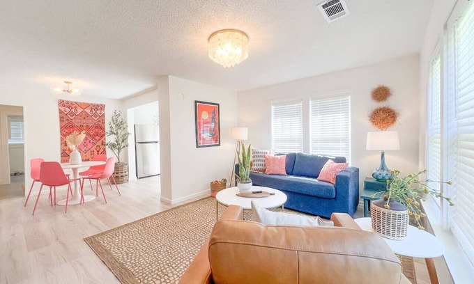 Mountain View Casa | The Local Giraffe ~ w/ firepit, convenient locatio
