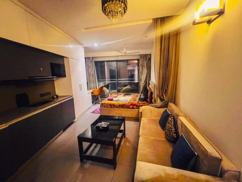 Noida Apartamento | The lockwoods Supernova spira