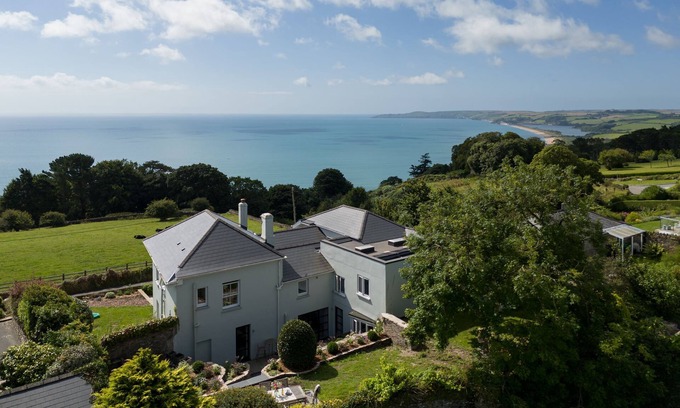 Strete Casa | The Lodge - a luxury waterside holiday home just moments from the beach