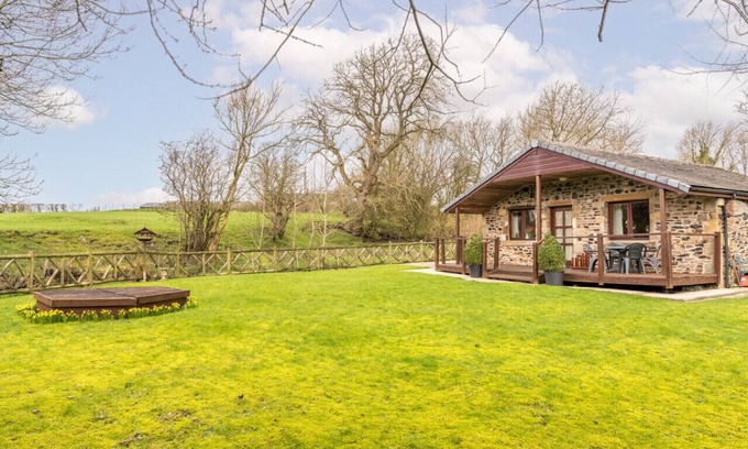 Fence Cabaña | The lodge at Horton Hall Farm