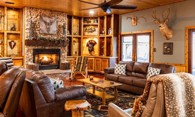 Little Kowaliga Cabina | Lakeview Lodge on 16 acres! Sleep up to 36 at the perfect luxury retreat!