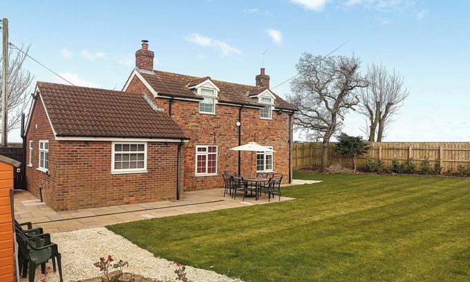 Winestead Cabaña | The Lodge at Owstwick Hall