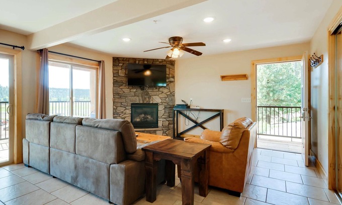 Meadow View Heights Apartamento | The Lodge at Duck Creek: PACK SUITE DE LOBO