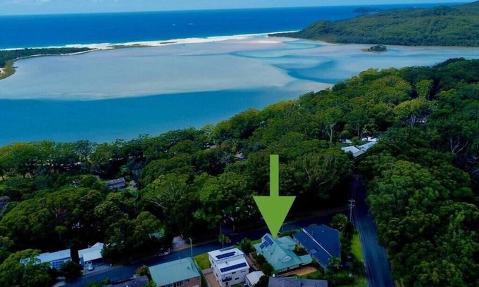 Smiths Lake Casa | The Lodge - Smiths Lake - Pet Friendly