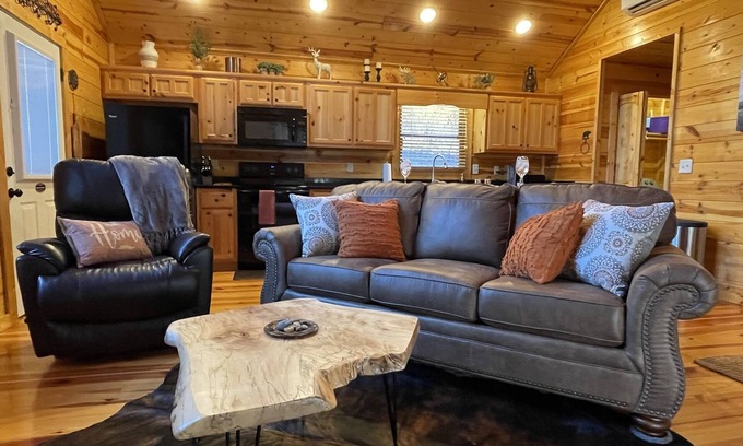 Unaka Cabina | ★ The LODGE ★ No Clean Fee ★ Private Retreat w/ Adjustable KING Bed