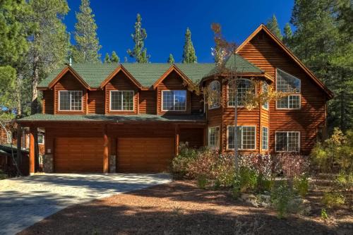 North Upper Truckee Casa | The Lodge on Oaxaco - Epic Man Cave with Billiard Room