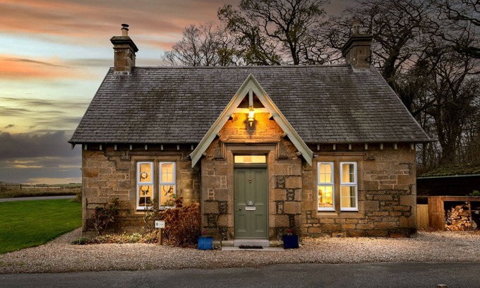 Elgin Cabaña | The Lodge on Scottish Estate - wood burner - dogs welcome