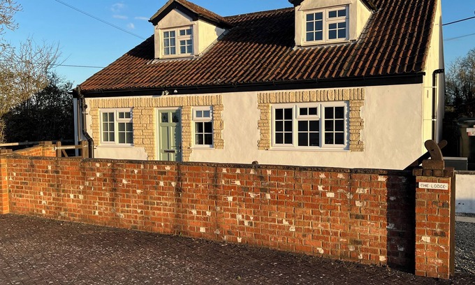 Little Somerford Cabaña | The Lodge, South Cotswolds, contemporary rural home, Spa Pool, views, parking