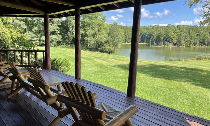 Maryland Casa | The Lodge, Unique log cabin, private lake, near Dreams Park + All Star Village