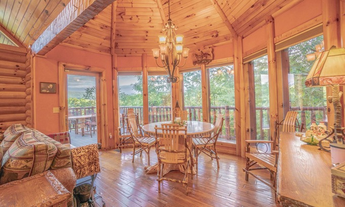 Dandridge Cabina | The Lodge