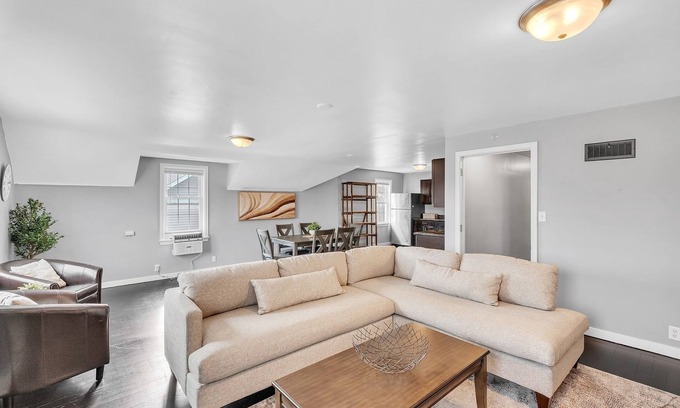 Middlebury Casa | The Loft 3BR Apartment with Scenic Deck