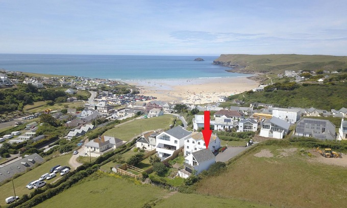 Polzeath Apartamento | The Loft - a converted duplex a 3 minute walk to Polzeath Beach! Sleeps 4 guests in 2 bedrooms