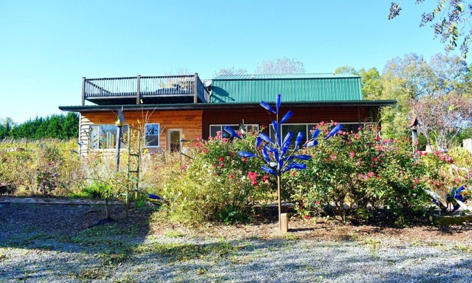Mill Spring Cabina | The Loft at Parker-Binns Vineyard