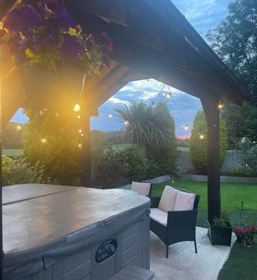 Coleraine Apartamento | The Loft at Rock Cottage with hot tub
