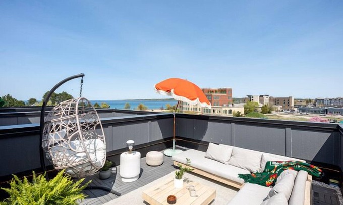 Traverse City Apartamento | The Loft on Gillis | AC | Downtown | Beach | Rooftop |
