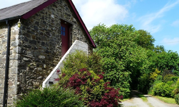 Pontfaen Cabaña | THE LOFT, romantic, with a garden in Fishguard