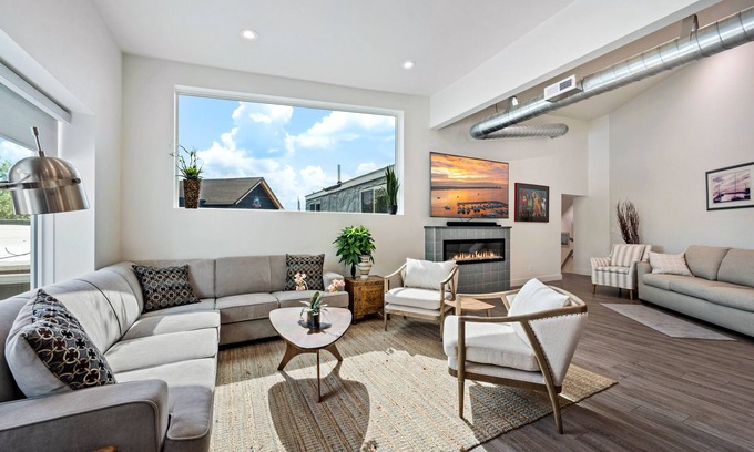 Egg Harbor Apartamento | The Loft – Stylish Walkable Egg Harbor Retreat, Pet-Friendly Stay