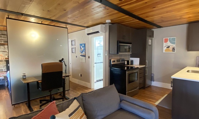 Inner Harbour Apartamento | The Lofts #3 Cozy Downtown Studio Getaway