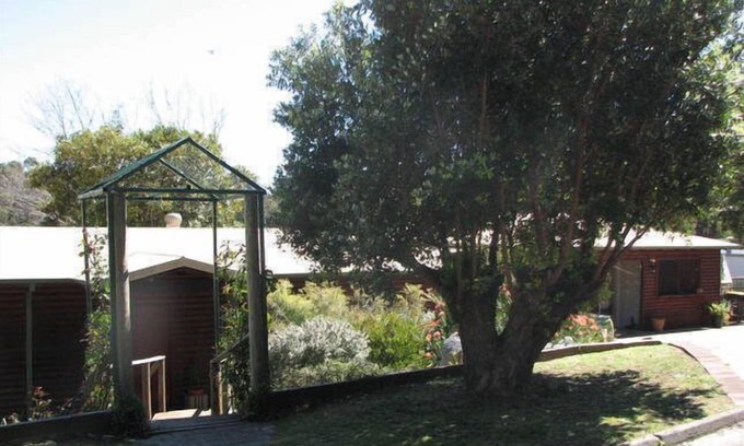 Pemberton Hotel | The Log Cabin B & B - Blue Room Wren