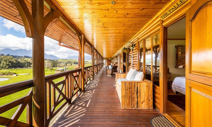 Stellenbosch Casa | The Log Cabin